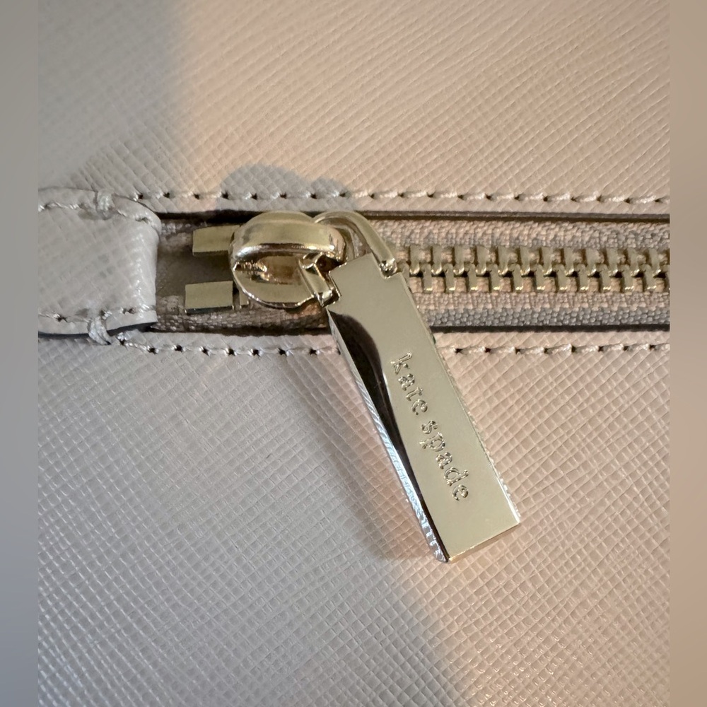 Kate Spade New York Saffiano Leather Crossbody - Like New - Picture 9 of 10